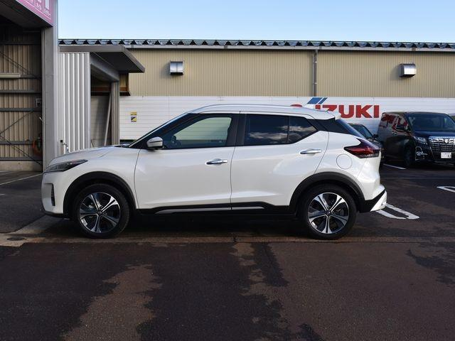 NISSAN KICKS X FOUR TWO TONE INTERIOR EDITION