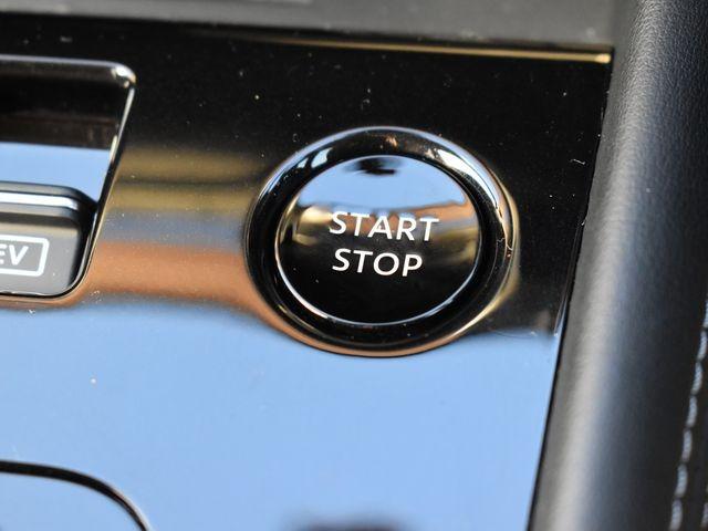 NISSAN KICKS X FOUR TWO TONE INTERIOR EDITION