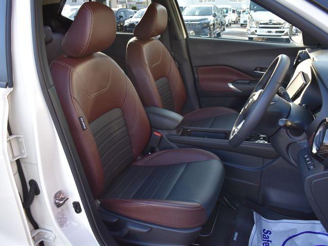 NISSAN KICKS X FOUR TWO TONE INTERIOR EDITION