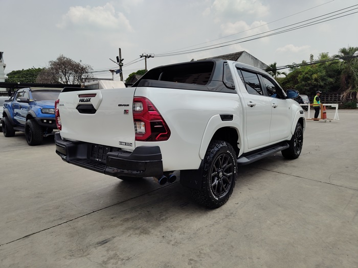 2023 TOYOTA Hilux DOUBLE CAB 2.8 4WD AT White