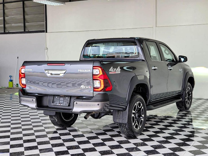 2024 TOYOTA Hilux DOUBLE CAB 2.8