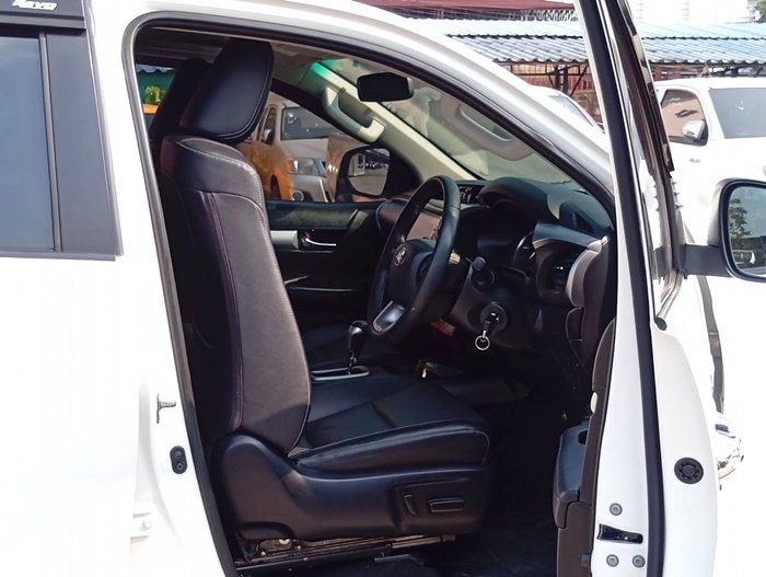 2025 TOYOTA Hilux DOUBLE CAB 2.4 2WD AT White