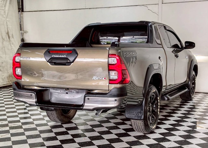 2023 TOYOTA Hilux SMART CAB 2.8 4WD AT Bronze
