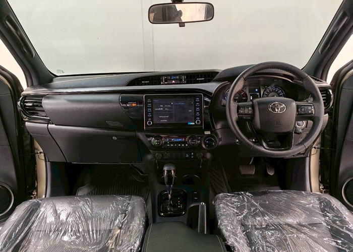 2023 TOYOTA Hilux SMART CAB 2.8 4WD AT Bronze