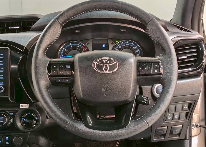 2023 TOYOTA Hilux SMART CAB 2.8 4WD AT Bronze