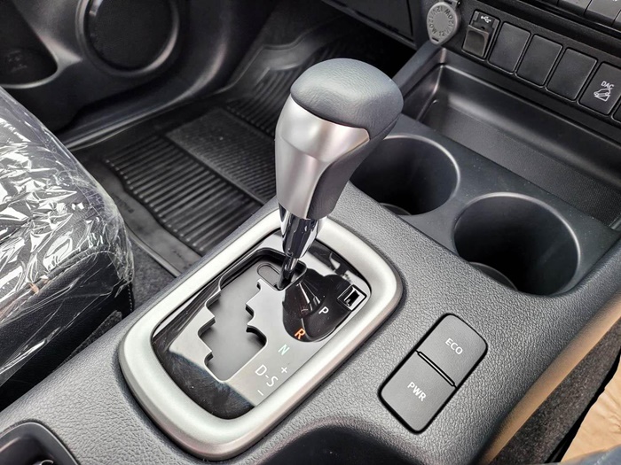 2024 TOYOTA Hilux DOUBLE CAB 2.8