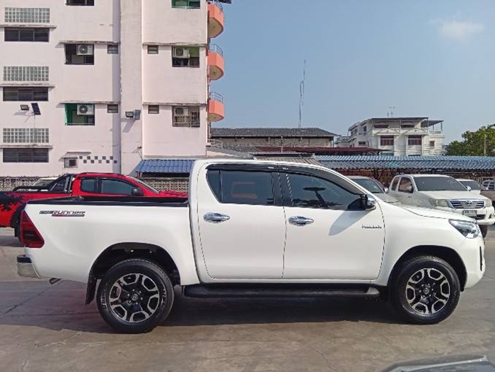 2025 TOYOTA Hilux DOUBLE CAB 2.4 2WD AT White