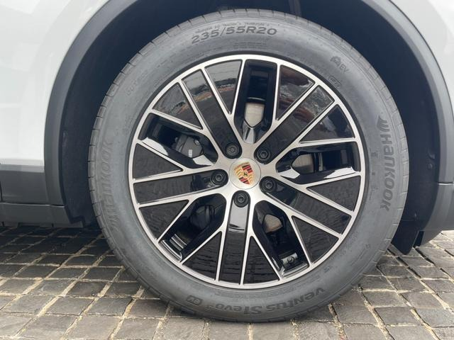 PORSCHE MACAN ELECTRIC MACAN SUNROOF
