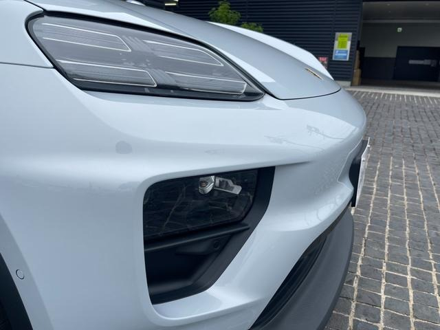 PORSCHE MACAN ELECTRIC MACAN SUNROOF
