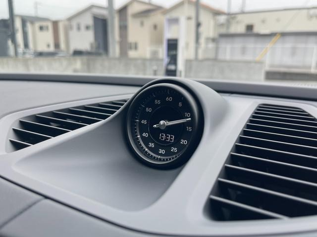 PORSCHE MACAN ELECTRIC MACAN SUNROOF