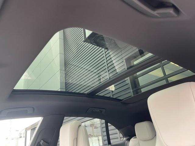 PORSCHE MACAN ELECTRIC MACAN SUNROOF