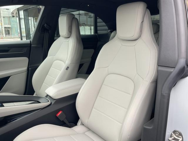 PORSCHE MACAN ELECTRIC MACAN SUNROOF