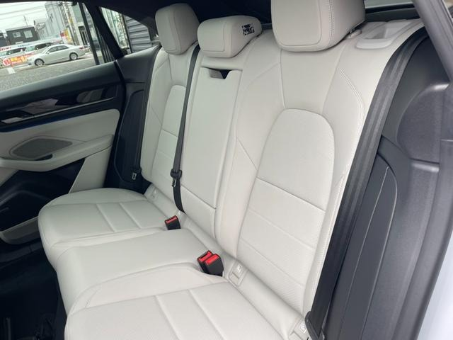 PORSCHE MACAN ELECTRIC MACAN SUNROOF