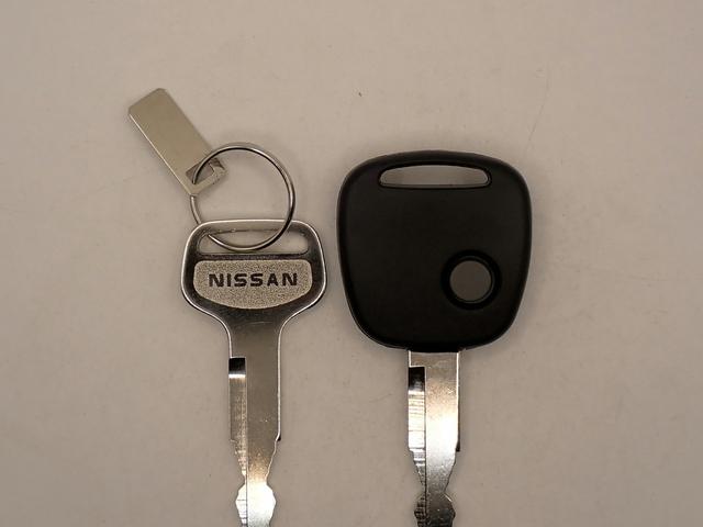 NISSAN CLIPPER TRUCK DX