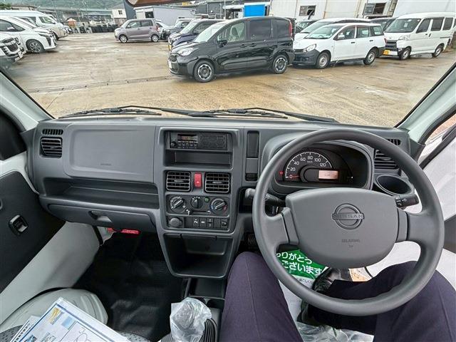 NISSAN CLIPPER TRUCK DX