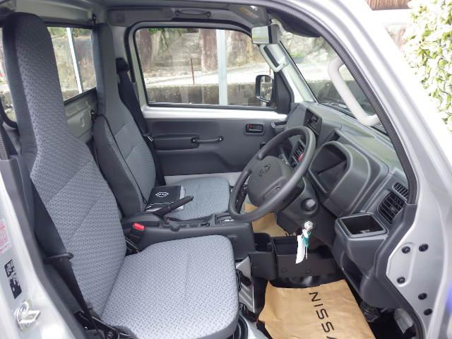 NISSAN CLIPPER TRUCK DX