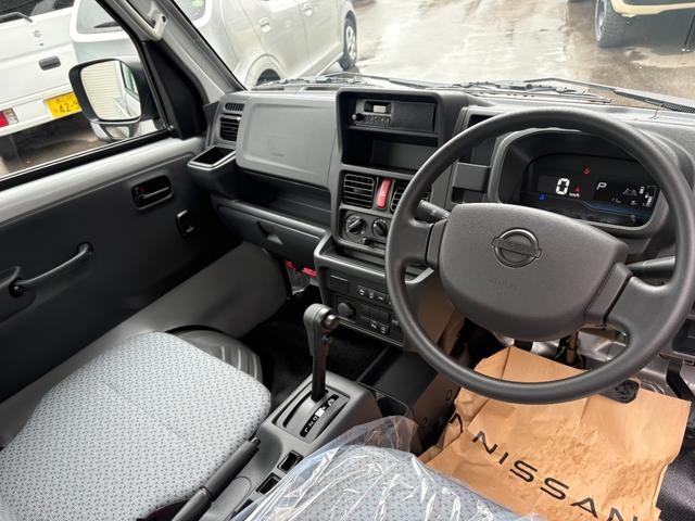 NISSAN CLIPPER TRUCK DX