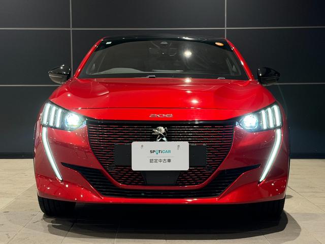 PEUGEOT E-208 GT