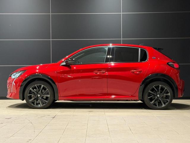 PEUGEOT E-208 GT