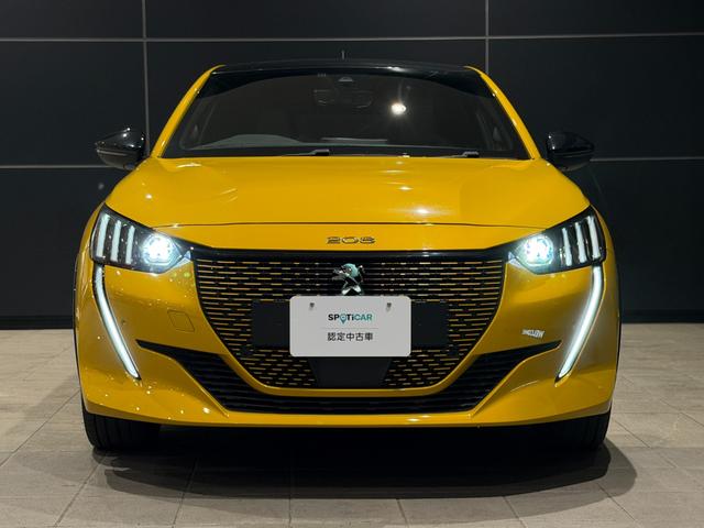 PEUGEOT E-208 GT
