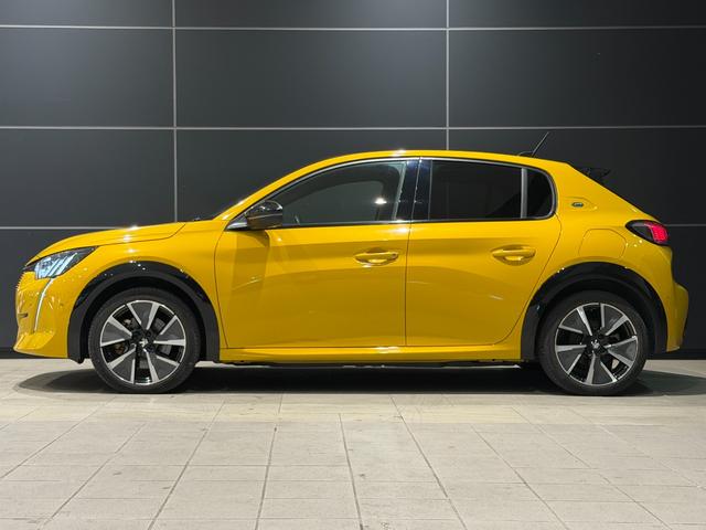 PEUGEOT E-208 GT
