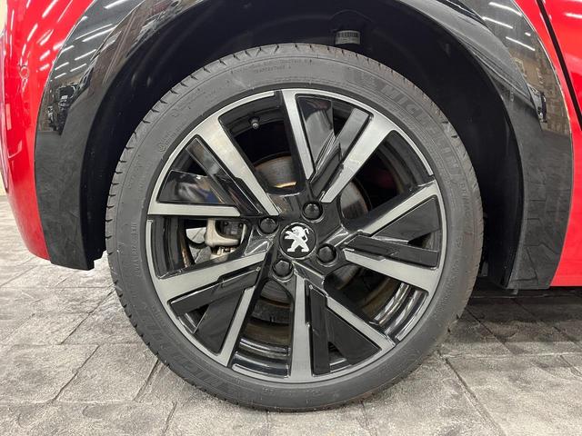 PEUGEOT E-208 GT