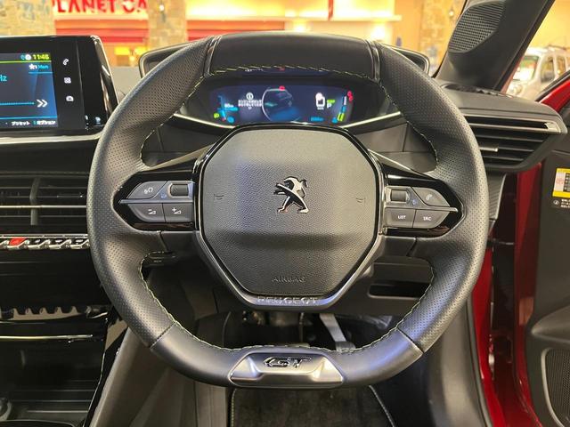 PEUGEOT E-208 GT