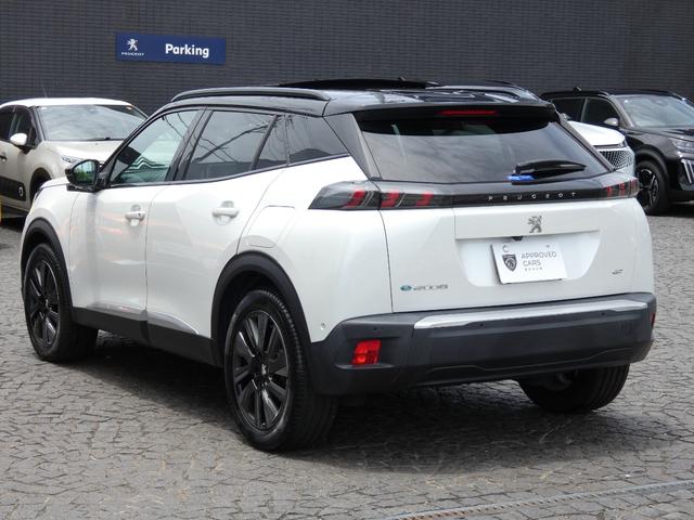 PEUGEOT E-2008 GT