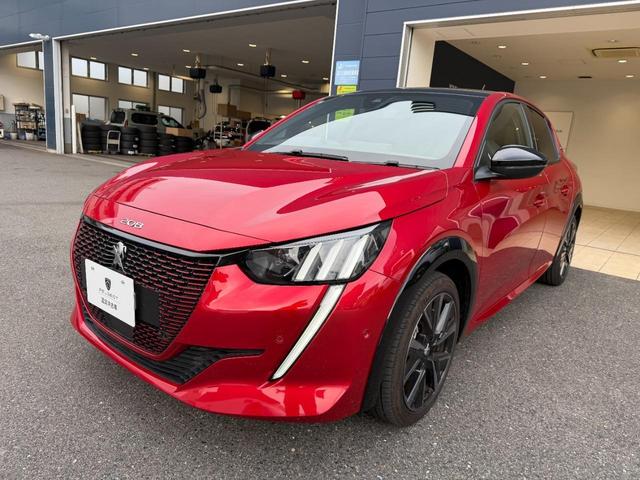PEUGEOT E-208 GT