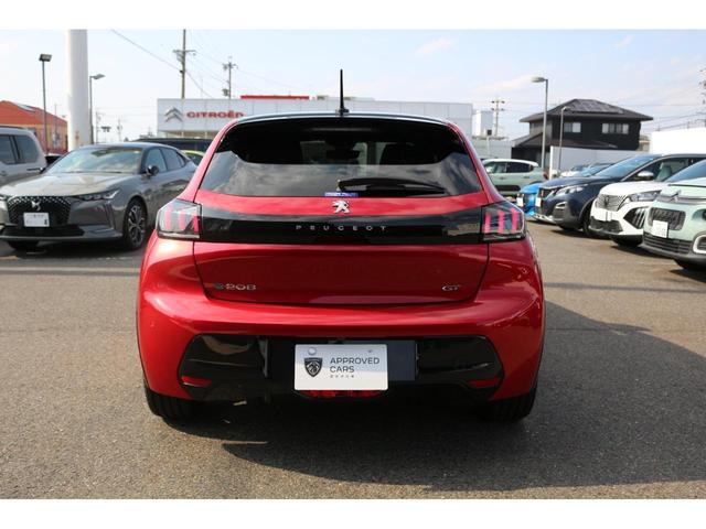 PEUGEOT E-208 GT