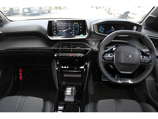 PEUGEOT E-208 GT