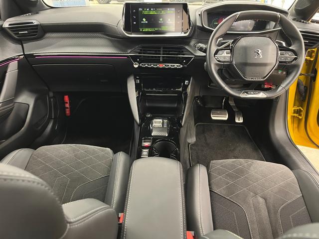 PEUGEOT 208 GT