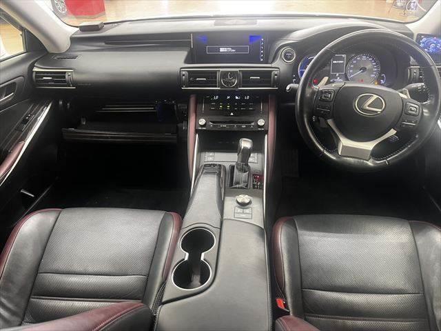 LEXUS IS IS300H VERSION L