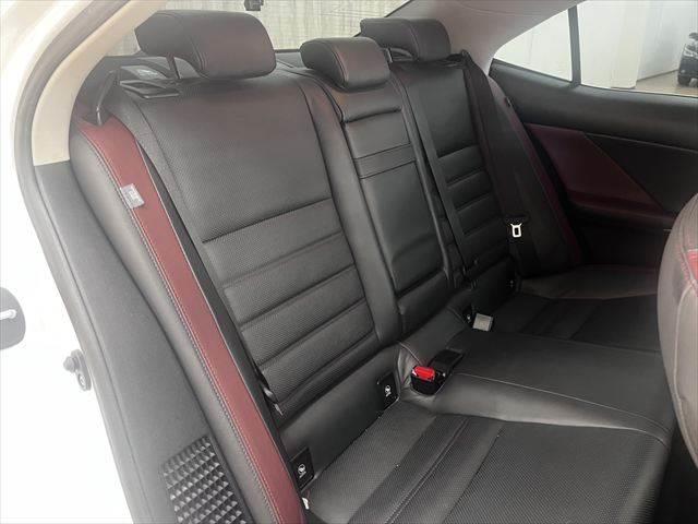 LEXUS IS IS300H VERSION L