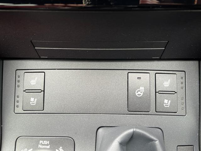 LEXUS IS IS300H VERSION L