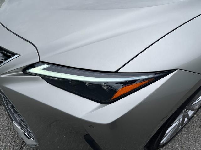 LEXUS IS IS300H VERSION L