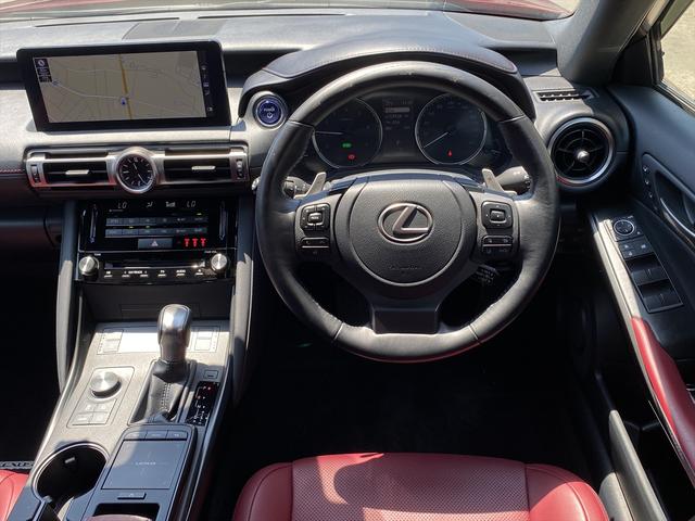 LEXUS IS IS300H VERSION L