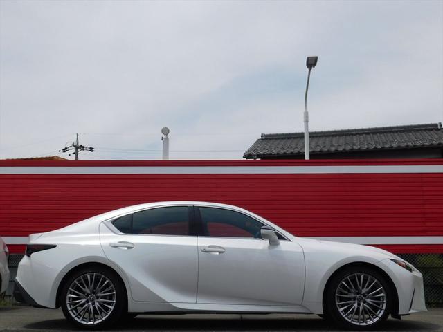 LEXUS IS IS300H VERSION L