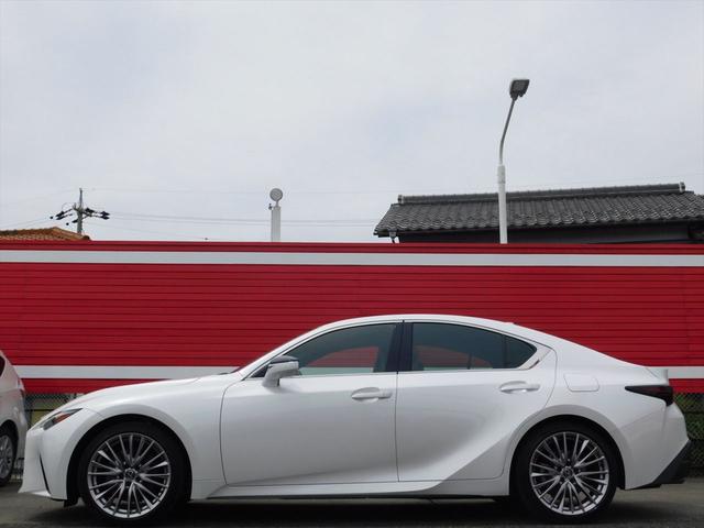 LEXUS IS IS300H VERSION L