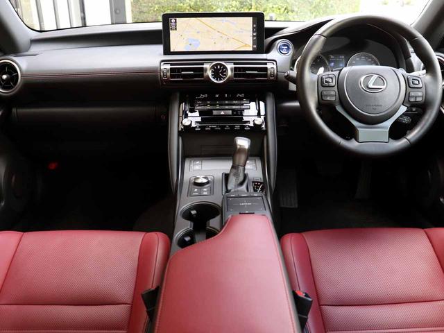 LEXUS IS IS300H VERSION L