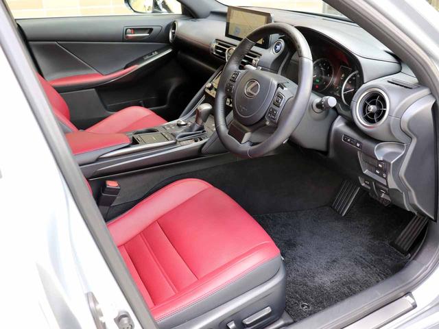 LEXUS IS IS300H VERSION L