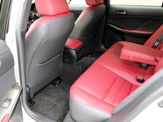 LEXUS IS IS300H VERSION L