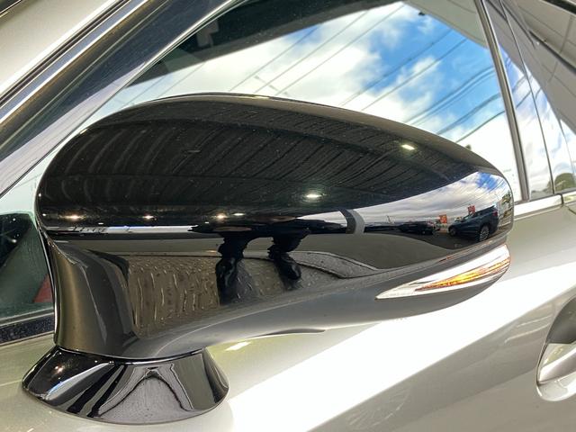 LEXUS IS IS300H BLACK SEQUENCE