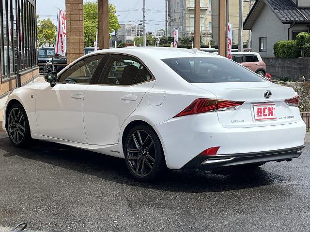LEXUS IS IS300H BLACK SEQUENCE