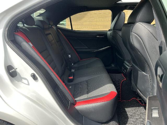 LEXUS IS IS300H BLACK SEQUENCE