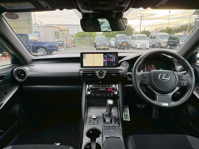 LEXUS IS IS300H F SPORT MODE BLACK III