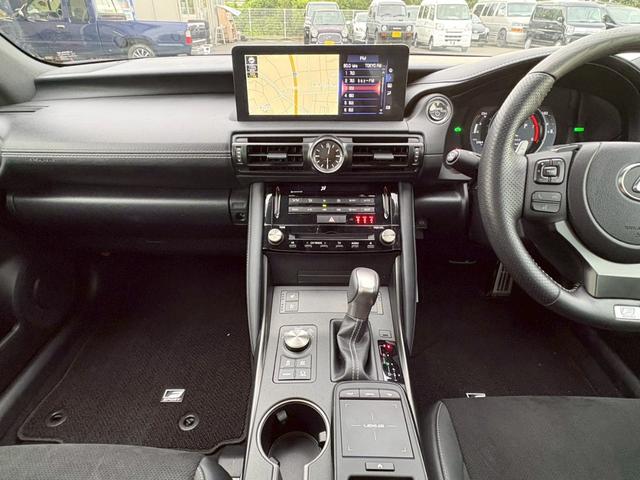 LEXUS IS IS300H F SPORT MODE BLACK III
