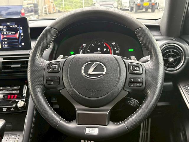 LEXUS IS IS300H F SPORT MODE BLACK III