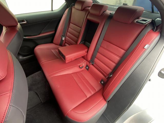 LEXUS IS IS300H VERSION L