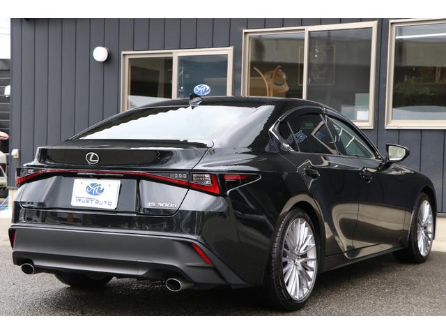LEXUS IS IS300H VERSION L